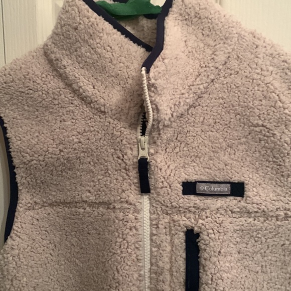 Columbia Sherpa Vest! - Picture 2 of 4